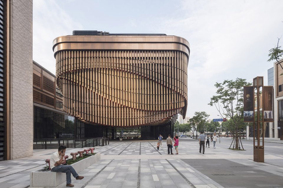 006-Shanghai-Bund-Finance-Centre-By-Foster-Partners-and-Heatherwick-Studio-960x640.jpg